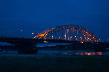 Gece boyunca Waalbridge Nijmegen