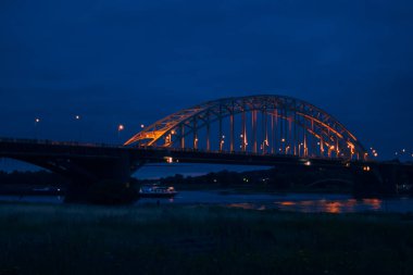 Gece boyunca Waalbridge Nijmegen