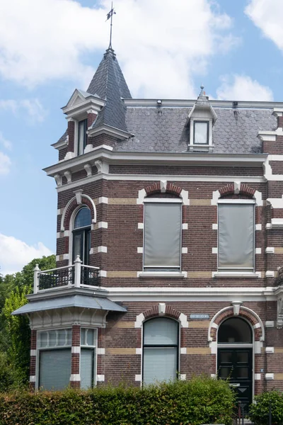 Nijmegen, Nizozemsko 28. červenec 2019, holandský autentický dům — Stock fotografie