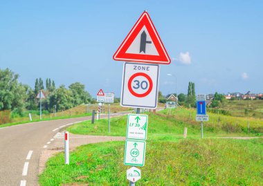 Birkaç Hollanda karayolu trafik işareti
