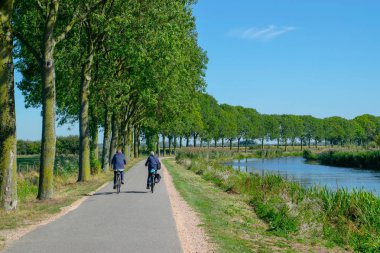 Polder iki tanınmaz bisikletçiler döngüsü