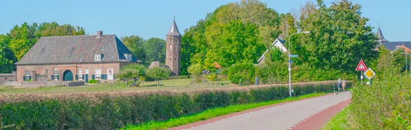 Nederlandse straat in dorp Ooij Nederland — Stockfoto