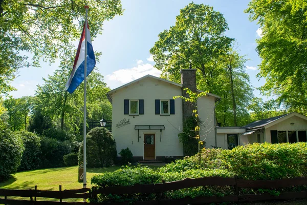 Неймеген Гелдерланд Мая 2020 Голландский Дом Рядом Дорогой Лесу — стоковое фото