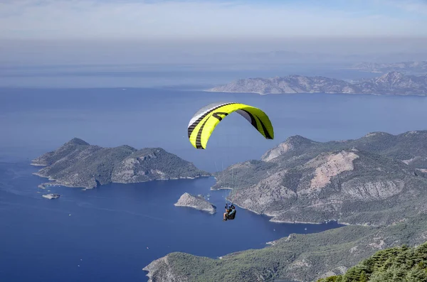 Siklóernyővel Repülnek Part Tetején Babadag Törökország — Stock Fotó