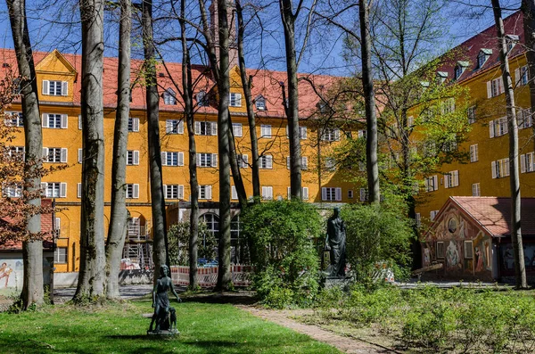 Borstay district, münchen, deutschland eine großartige gegend der stadt, häuser und höfe — Stockfoto