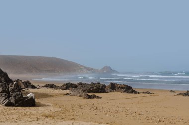 Bahar, Afrika, Fas, batı kıyıları, okyanus kıyısı, dalgalar kıyıya geliyor