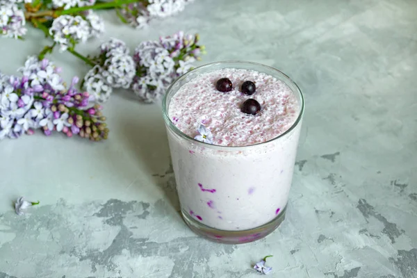 Berry Milkshake Een Glas Zomer Cocktail Met Blauwe Bessen Een — Stockfoto