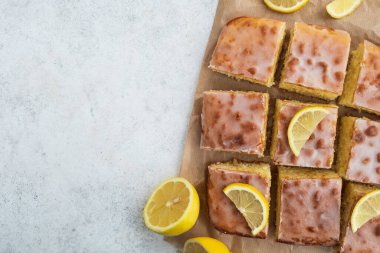 Ev yapımı limonlu kek. Yaz taze tatlı. Üst görünüm, düz görünüm, kopyalama alanı