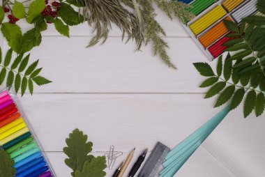 Okula geri: kopya alanı ile okul malzemeleri bileşimi