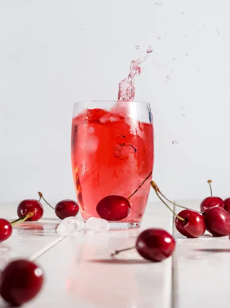 Summer Sweet Cherry Drink Splash Falling Ice White Wooden Background — Stock Photo, Image