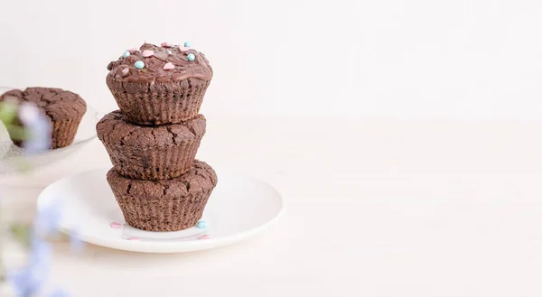 Chocolate Homemade Biscuit Muffins White Plate Copy Space — Stock Photo, Image