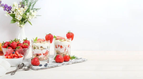 Muesli Yogurt Fresh Strawberries White Wooden Background Copy Space — Stock Photo, Image