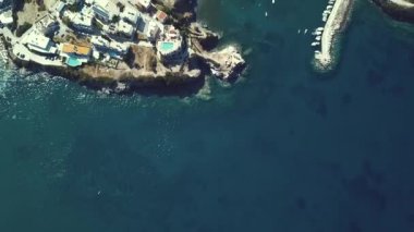 Yunanistan, Girit, Bali Köyü, bağlantı noktası ve evler mavic pro robot