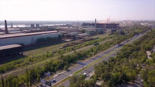 Panorama Zona Industrial Carretera Varios Carriles Vías Férreas Zona Parque — Vídeo de stock