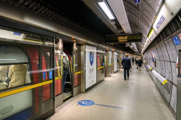 London April 2018 Jubilee Line Train Modern Westminster Station Jubilee — Stock Photo, Image