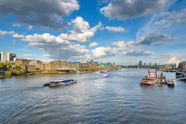 Barcos Río Támesis Londres Reino Unido — Foto de Stock
