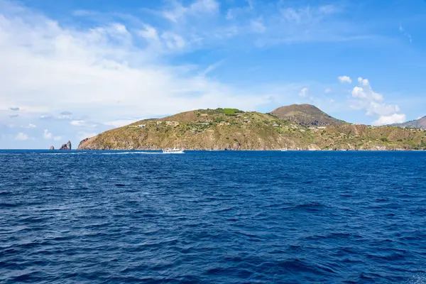 Nave Isla Lipari Islas Eolias Italia — Foto de Stock