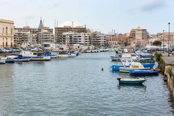 Csónak Kikötve Kis Tengeri Kikötő Syracuse Szicília Olaszország — Stock Fotó