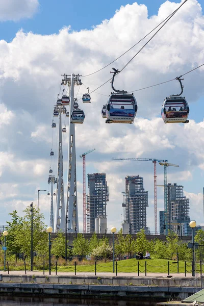 Gondels van Emirates Air Line in Londen — Stockfoto