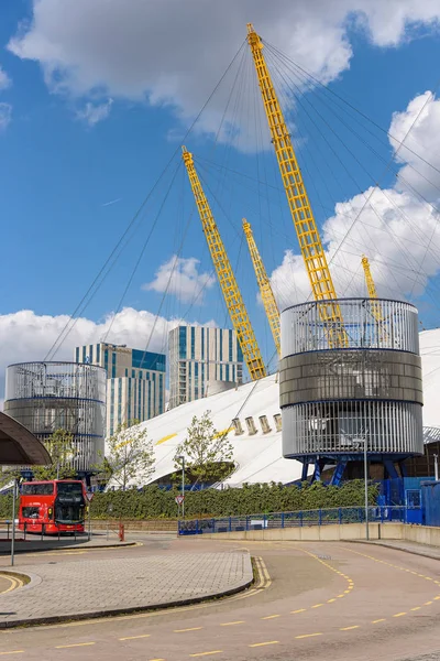 Road to the North Greenwich station in London — Stock Photo, Image