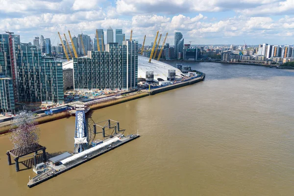 Letecký pohled na řeku Thames ve východním Londýně — Stock fotografie