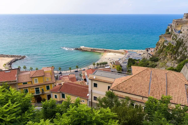 Vista de tejados en la ciudad de Pizzo — Foto de Stock