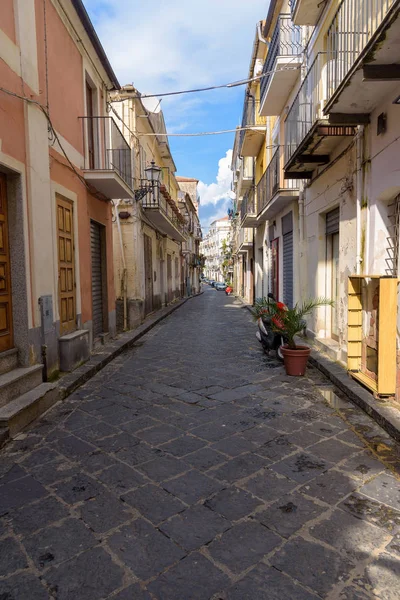 Pintoresca calle estrecha en la ciudad de Pizzo —  Fotos de Stock