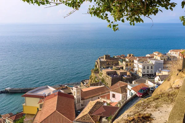 Vista aérea de los tejados de la ciudad de Pizzo en Calabria — Foto de Stock