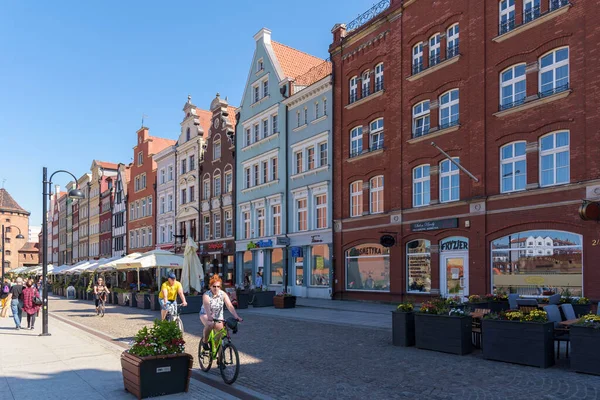 Gdansk Poland June 2020 People Ride Bike Picturesque Stagiewna Street — Stock Photo, Image