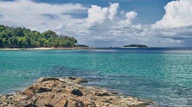                                The paradise tropical beach Playa Larga on Contadora island in the Pacific Ocean, archipelago Las Perlas, Panama clipart