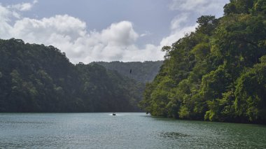  Guatemala, Ro Dulce Kanyonu 'na giriş.                                 