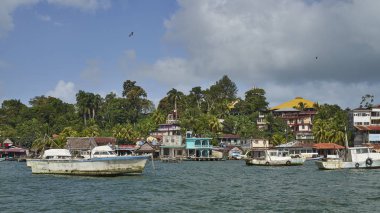            Livingston, Guatemalalı etnik insanların oluşturduğu bir balıkçı köyüdür.                                                   