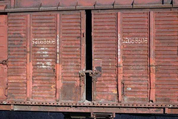 Old Rusty Cargo Wagon Open Doors Stands Rails — Stock Photo, Image