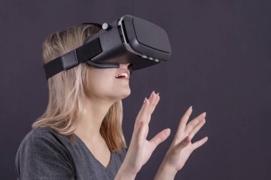 sanal gerçeklik gözlük kız sanal gerçeklik gözlükleri kız gördüğü ne şaşırttı