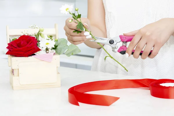 Florist Girl Working Flower Shop Soft Shades Fresh Spring Flowers — Stock Photo, Image