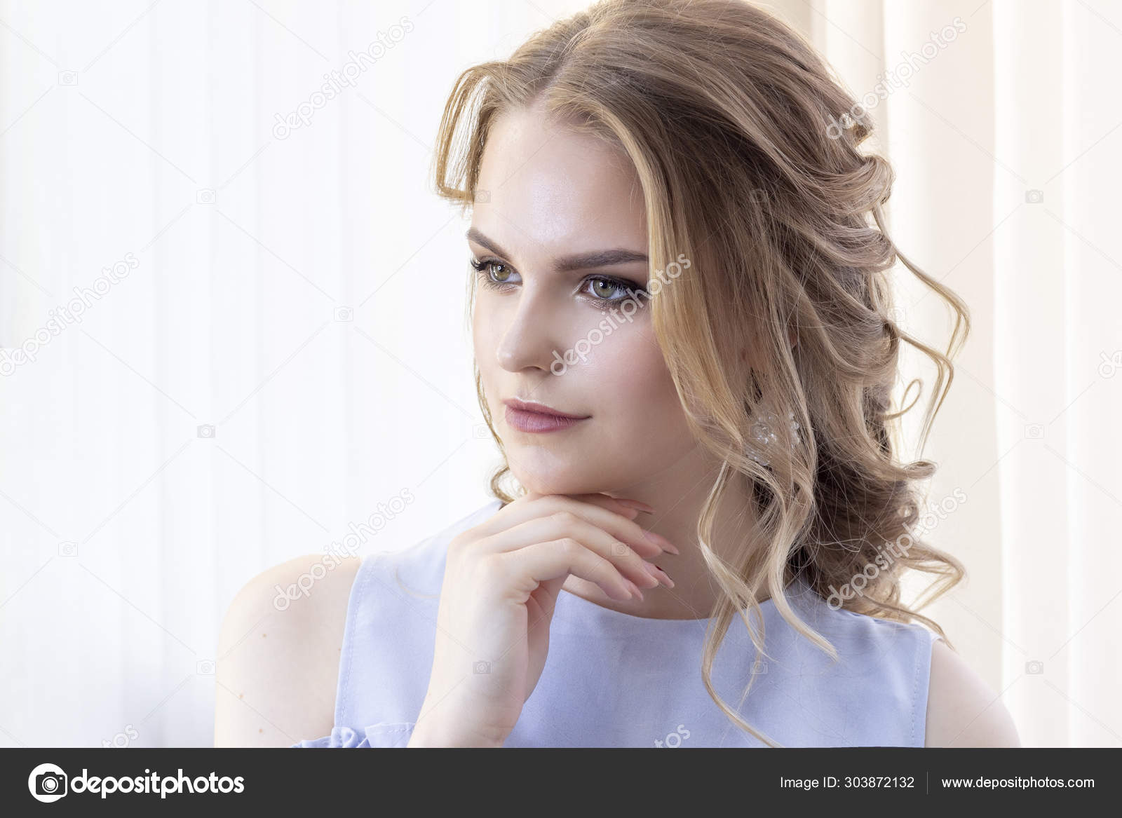 Beautiful Girl Wedding Hairstyle Looks Herself Mirror Portrait Young Girl  Stock Photo by © 303872132