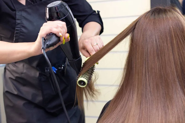 Haardroger Drogen Haarstyling Een Schoonheidssalon Haarverzorging — Stockfoto