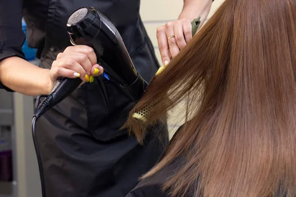 Haardroger Drogen Haarstyling Een Schoonheidssalon Haarverzorging — Stockfoto