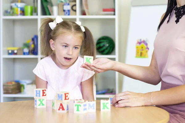 Clases Terapia Del Desarrollo Del Habla Con Una Niña Ejercicios —  Fotos de Stock