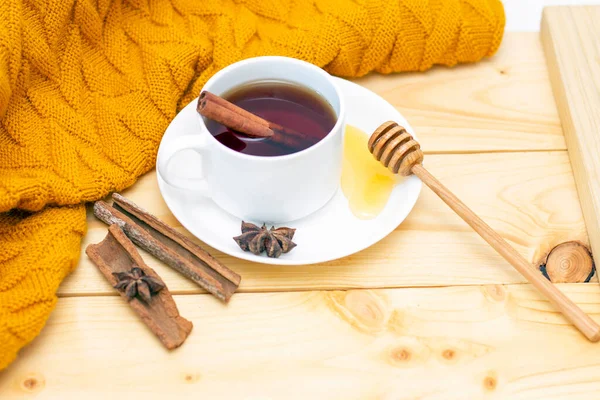Aromatic Hot Cinnamon Tea Covered Warm Scarf Wooden Autumn Background — Stock Photo, Image