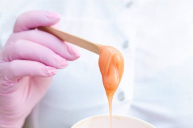 Deri epilasyonu için sıvı şeker. Yakın çekim