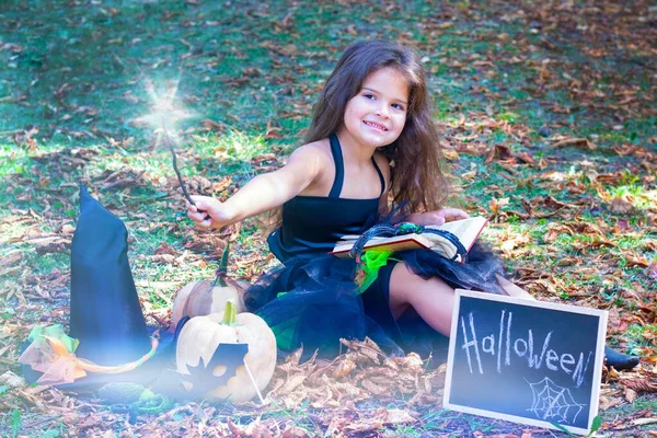 Fille Costume Sorcière Pour Les Vacances Halloween Plaque Avec Inscription — Photo