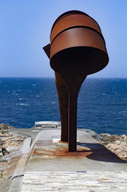 Bir Coruna-İspanya heykeli. Punta Herminia 'da deniz kabuğu heykeli.
