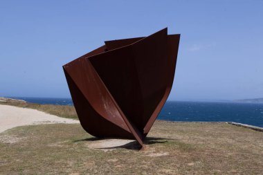 Güneş Kupası, Pepe Galan 'ın korten çelikten yapılmış ve 8 Temmuz 2020 tarihinde Herminia Point' te bulunan Herkül Kulesi 'nin bir heykeli.