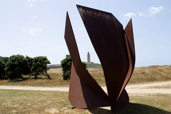 Güneş Kupası, Pepe Galan 'ın korten çelikten yapılmış ve 8 Temmuz 2020 tarihinde Herminia Point' te bulunan Herkül Kulesi 'nin bir heykeli.