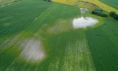 Soya havadan görüntü alan zemin, sorunlu bir kısmı ile ateş uçak