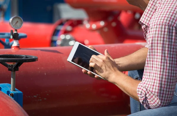 Close Engineer Hands Tablet Front Pipeline Outdoor Plant — Stock Photo, Image