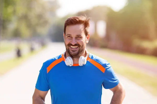 Satisfait Bel Homme Courant Dans Parc Jogging Matinal Urbain — Photo