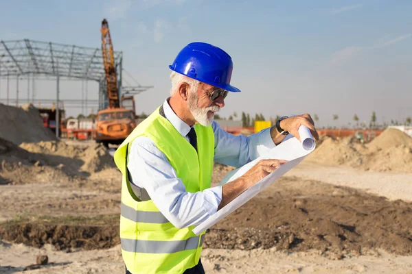 Senior Engineer Looking Blueprints Front Metal Construction Building Site — Stock Photo, Image