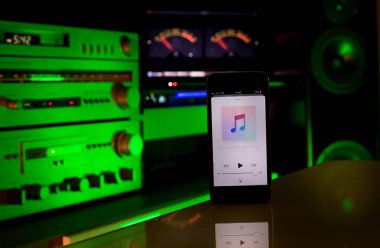 Akıllı telefon ile kontrol edilen ses sistemi